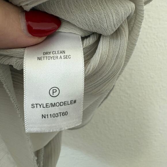 ROBBI & NIKKI Ruffle Front Blouse Sleeveless Pleated Gray Romantic Feminine L - Picture 6 of 6